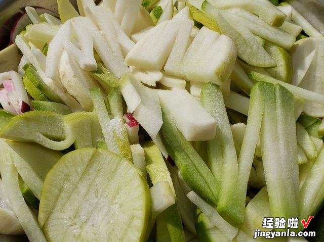 趁着阳光充足,这9种蔬菜可以多晒一些,留着冬天吃,炖肉特别香