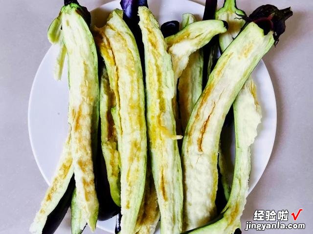 东北炖菜有“四大天王”，小鸡炖蘑菇只能排第二，你吃过几种呢？