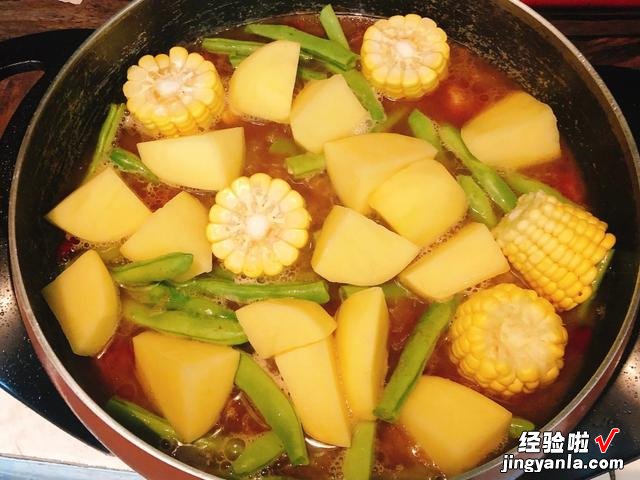 东北炖菜有“四大天王”，小鸡炖蘑菇只能排第二，你吃过几种呢？