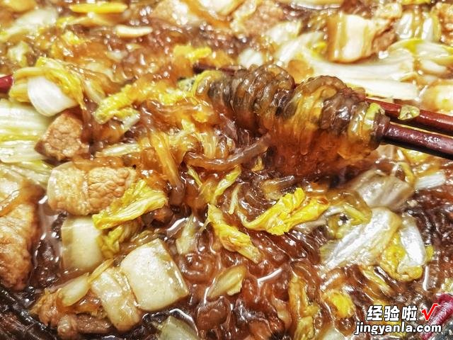 东北炖菜有“四大天王”，小鸡炖蘑菇只能排第二，你吃过几种呢？