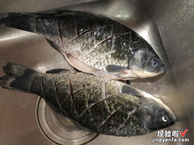 孕妇喝的鱼汤怎么熬？牢记3个小技巧，鱼汤无腥味，奶白色特别鲜