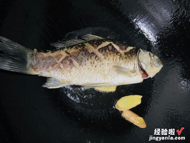 孕妇喝的鱼汤怎么熬？牢记3个小技巧，鱼汤无腥味，奶白色特别鲜