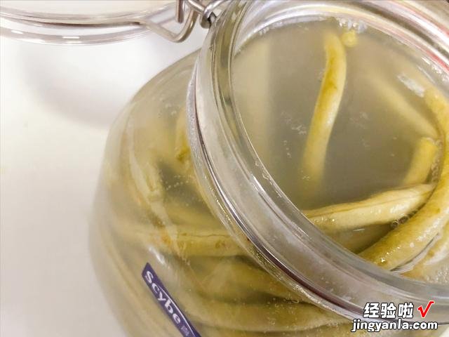 酸豆角怎么腌才好吃？简单3步就学会，又酸又脆爽，放一年不变质