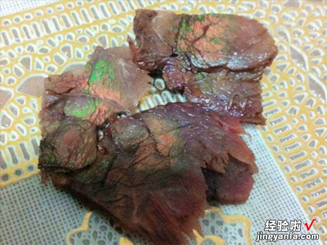 熟牛肉切开有彩虹色，还能继续吃吗？为了家人的健康，不妨看一看