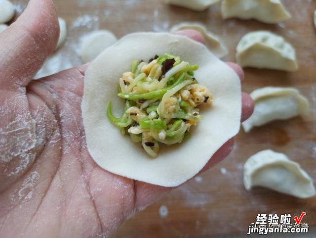 头伏到吃饺子，分享8种饺子馅的调法，有荤有素，鲜嫩营养又多汁