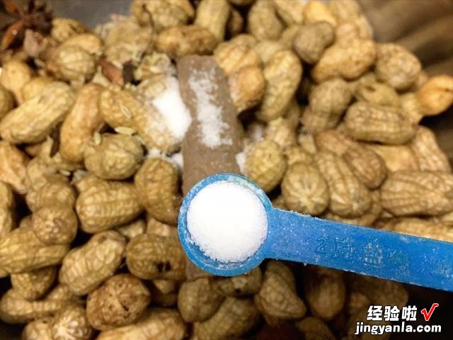 水煮花生怎么煮才更入味？多做2个步骤，花生咸香味美，越嚼越香