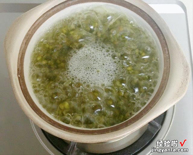 绿豆熬汤配什么最好?教你6种不一样的做法,营养丰富,消暑解渴