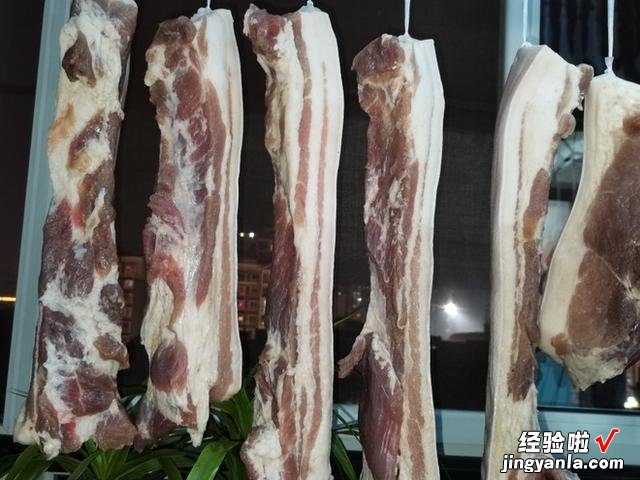 炒腊肉,最忌直接下锅炒!多加2步,腊肉香气四溢,不腻不干不柴