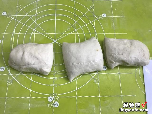 怎么烙饼才能不硬？和面是很关键的一步，外脆里韧，放3天也不硬