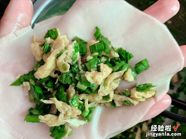 不用和面的韭菜盒子，凉了也不硬，教你详细做法，外酥里嫩真好吃