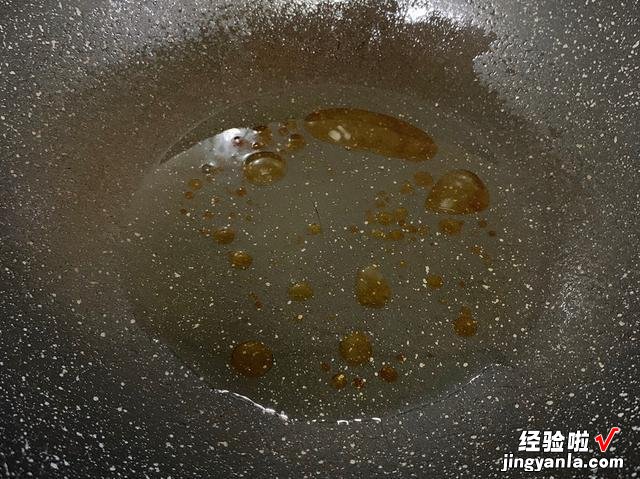 红烧鸡爪怎么做好吃？秘制配方教给你，香辣软糯入味，一锅不够吃