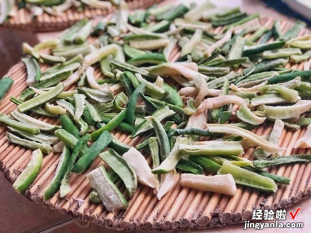 晒萝卜干的季节到了，香辣开胃小菜，教你在家做，干净卫生无添加