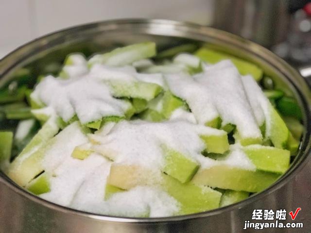 晒萝卜干的季节到了，香辣开胃小菜，教你在家做，干净卫生无添加