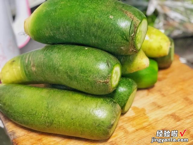 晒萝卜干的季节到了，香辣开胃小菜，教你在家做，干净卫生无添加