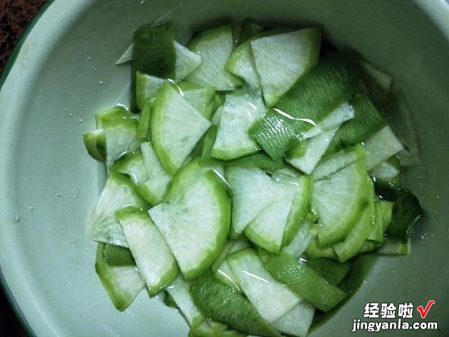 10月碰到此菜别心软，一次囤上30斤，腌起来慢慢吃，开胃解腻