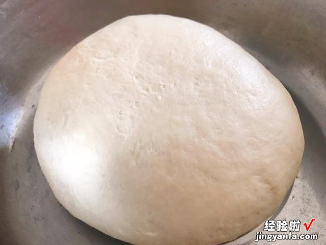 20年水饺老店的秘方，调猪肉韭菜馅饺子时，先打水还是先调味？