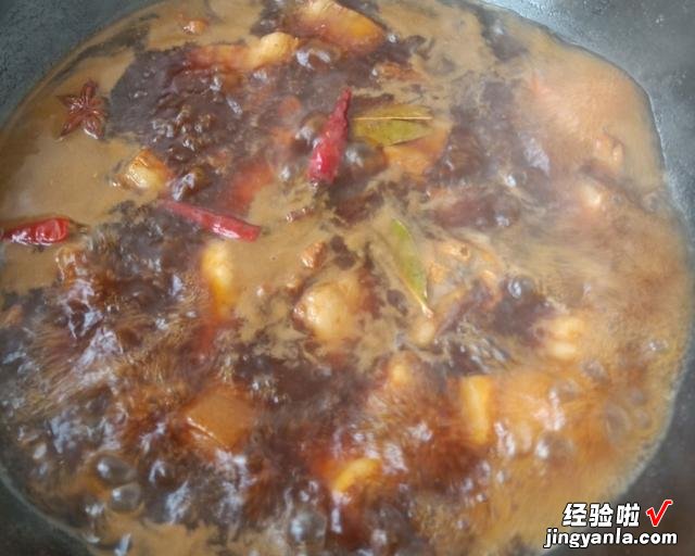 红烧肉的家常做法，肥而不腻，软糯香甜，步骤简单，看着就流口水