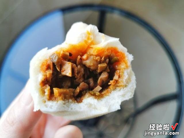 老干妈鸡肉包的做法，个个饱满多汁，香辣可口，比外面买的还好吃