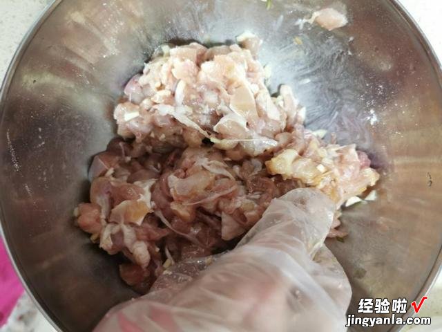 老干妈鸡肉包的做法，个个饱满多汁，香辣可口，比外面买的还好吃