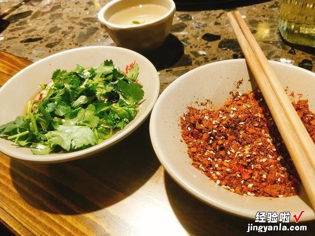 秘制干蘸油碟的新做法,烧烤、毛肚、清炖羊肉的好搭档,安逸巴适