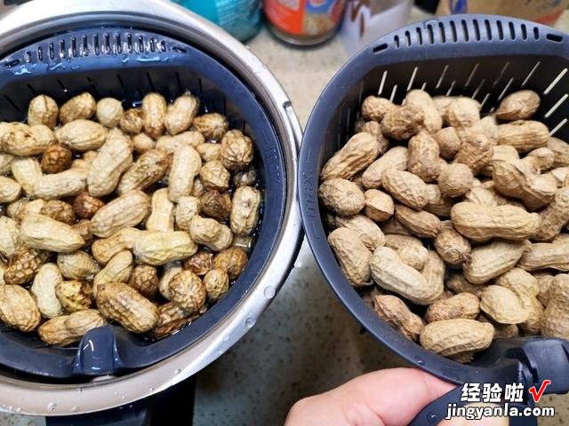 水煮花生，直接下锅煮不对！教你一招，花生有滋有味，越嚼越想吃