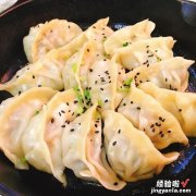 生煎速冻水饺的做法，不破皮、不露馅，外酥里嫩，上桌孩子抢着吃