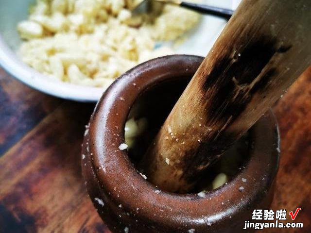 每年深秋，东北人必腌一缸蒜茄子，简单美味下饭，够吃一个冬天了