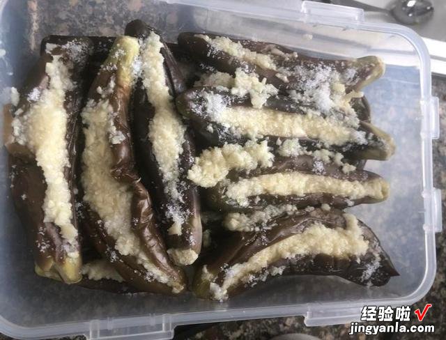 每年深秋，东北人必腌一缸蒜茄子，简单美味下饭，够吃一个冬天了
