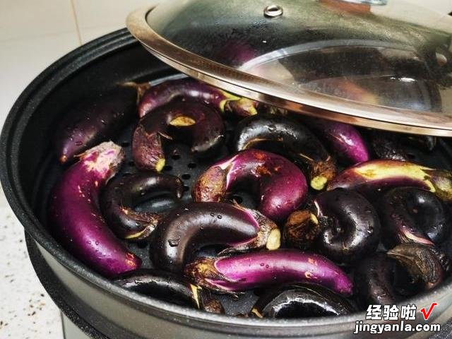 每年深秋，东北人必腌一缸蒜茄子，简单美味下饭，够吃一个冬天了