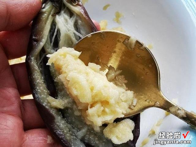 每年深秋，东北人必腌一缸蒜茄子，简单美味下饭，够吃一个冬天了
