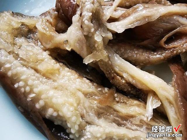 每年深秋，东北人必腌一缸蒜茄子，简单美味下饭，够吃一个冬天了