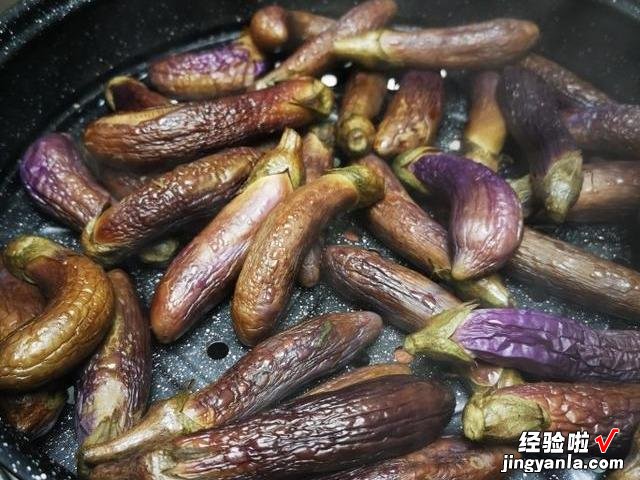 每年深秋，东北人必腌一缸蒜茄子，简单美味下饭，够吃一个冬天了