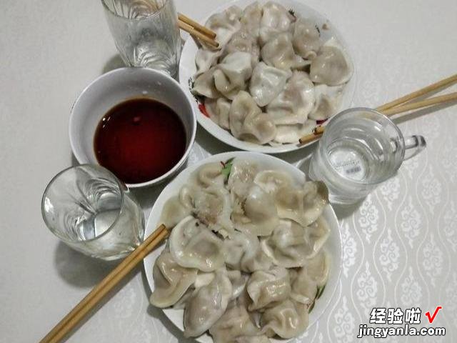 吃饺子时,有人蘸白糖,有人蘸酱油,你见过其他更奇葩的吃法吗?