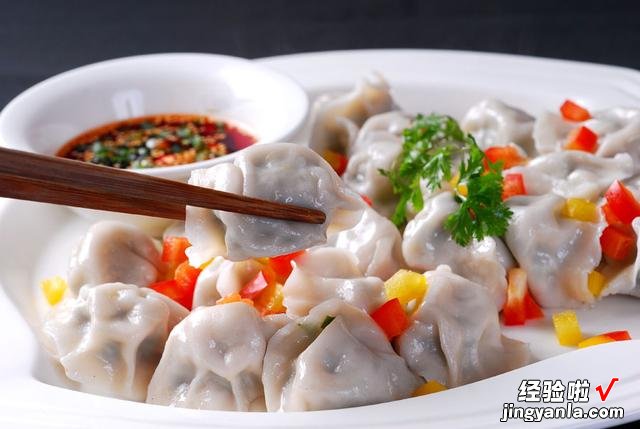吃饺子时,有人蘸白糖,有人蘸酱油,你见过其他更奇葩的吃法吗?