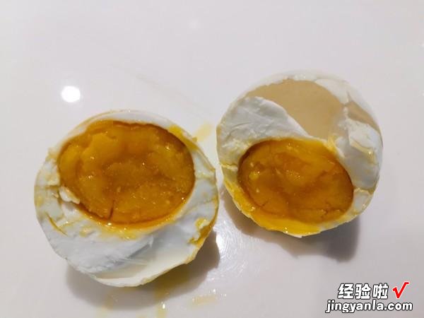 咸鸭蛋的传统做法,不裹泥不裹盐,28天流油起沙,个个咸香入味