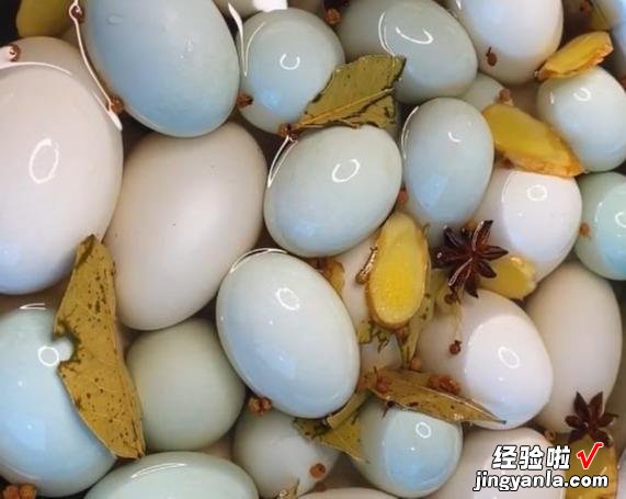 咸鸭蛋的传统做法,不裹泥不裹盐,28天流油起沙,个个咸香入味