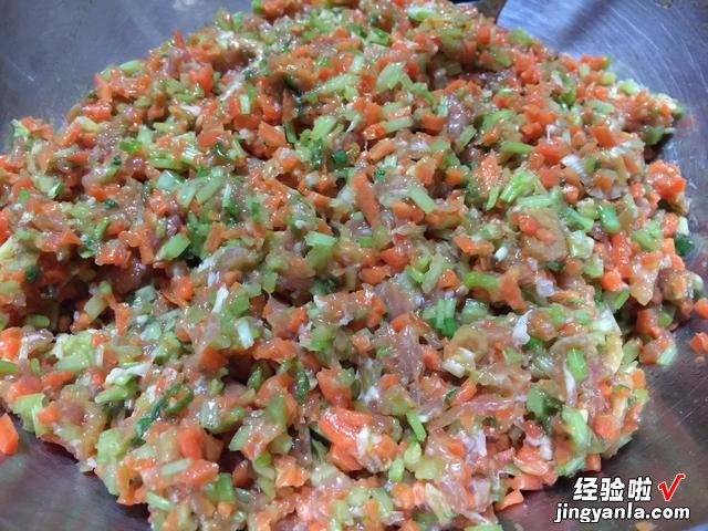 饺子馅怎么调才好吃？教你一个新做法，皮薄馅大，味道鲜美又好吃