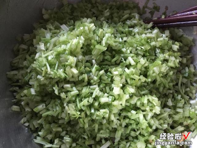 饺子馅怎么调才好吃？教你一个新做法，皮薄馅大，味道鲜美又好吃