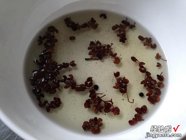 饺子馅怎么调才好吃？教你一个新做法，皮薄馅大，味道鲜美又好吃