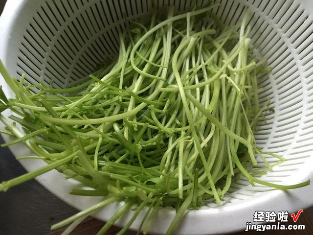 饺子馅怎么调才好吃？教你一个新做法，皮薄馅大，味道鲜美又好吃