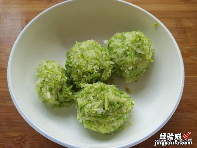 中秋团圆吃饺子,教你6种馅的调法,鲜嫩多汁,都是家人爱吃的味