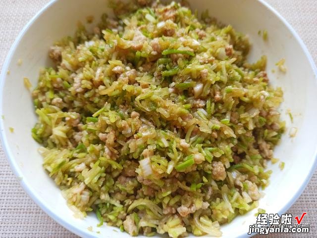 中秋团圆吃饺子,教你6种馅的调法,鲜嫩多汁,都是家人爱吃的味
