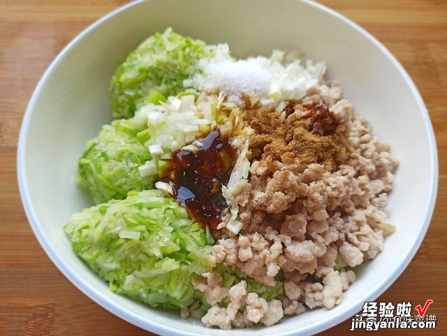 中秋团圆吃饺子,教你6种馅的调法,鲜嫩多汁,都是家人爱吃的味