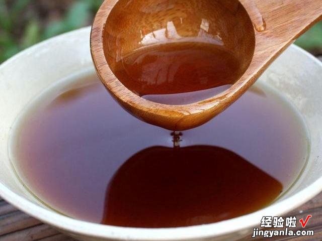 调制纯肉饺馅,先打水还是先调味?大厨教你正确做法,别再搞反了