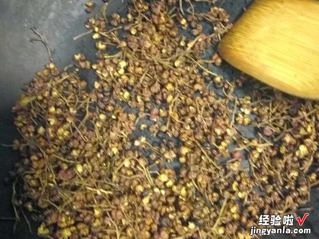 调制纯肉饺馅,先打水还是先调味?大厨教你正确做法,别再搞反了