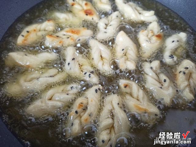 年底必备的6道炸货，是零食也是下酒菜，酥脆可口，配方记得收藏