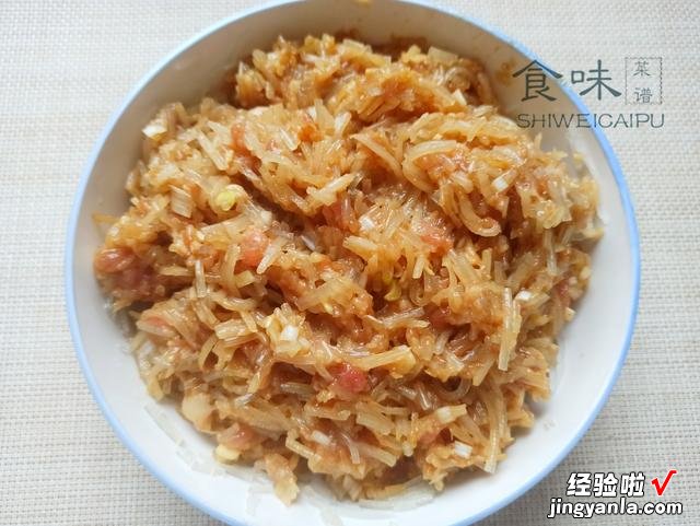 吃萝卜的季节到了,教你秘制萝卜包子馅,鲜美多汁,一顿5个不够