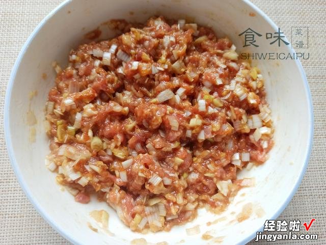 吃萝卜的季节到了,教你秘制萝卜包子馅,鲜美多汁,一顿5个不够