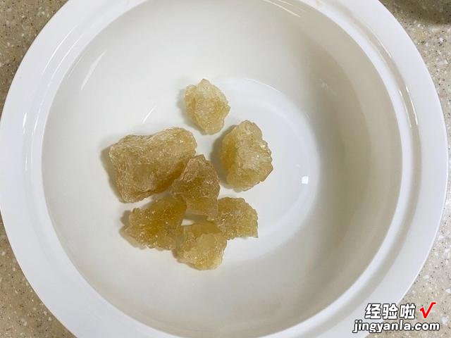 古法熬制酸梅汤，炎夏喝一杯，酸甜可口，冰镇解渴，消掉不少暑气