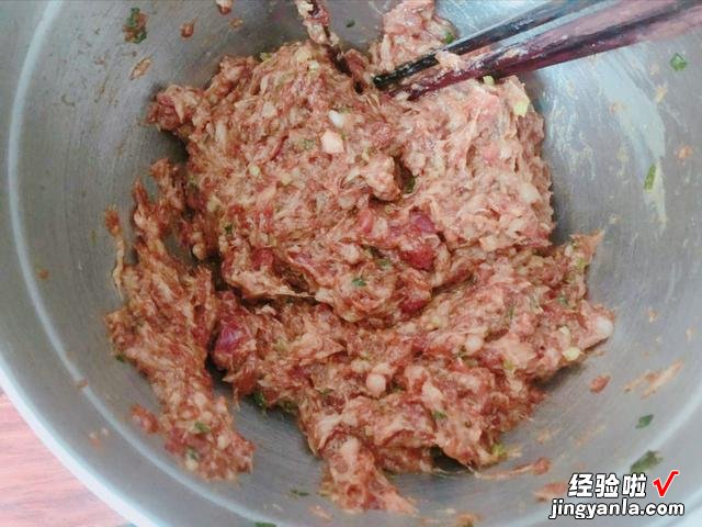 豇豆猪肉包子这样调馅，鲜香扑鼻，好吃不油腻，老公一顿能吃5个